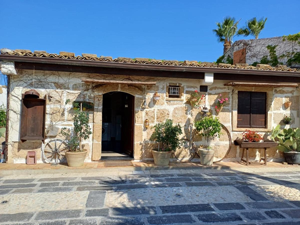 Вилла La Virgy Per Noto With Share Swimming Pool With Wonderful Sea View Авола Экстерьер фото