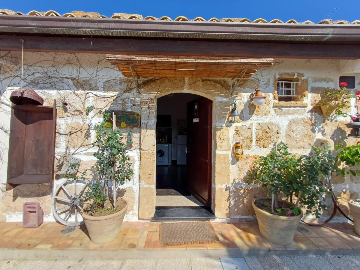 Вилла La Virgy Per Noto With Share Swimming Pool With Wonderful Sea View Авола Экстерьер фото
